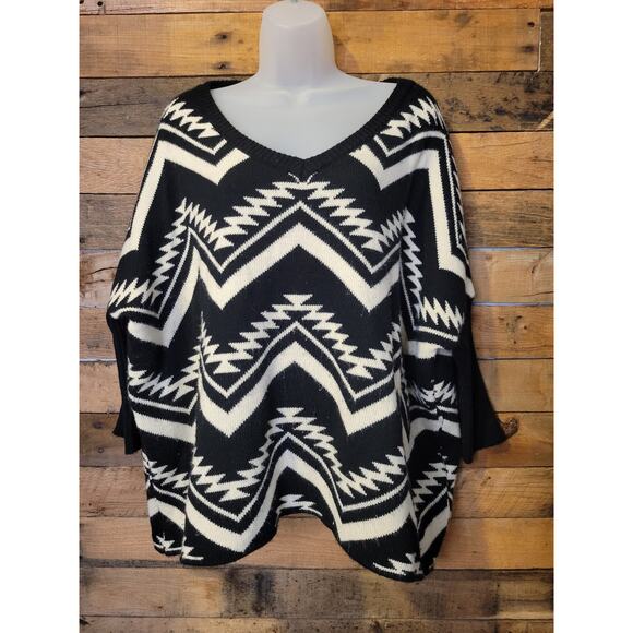 SALE-Audrey Ann women's oversized black and white Aztec design sweater size s/m - Picture 1 of 10
